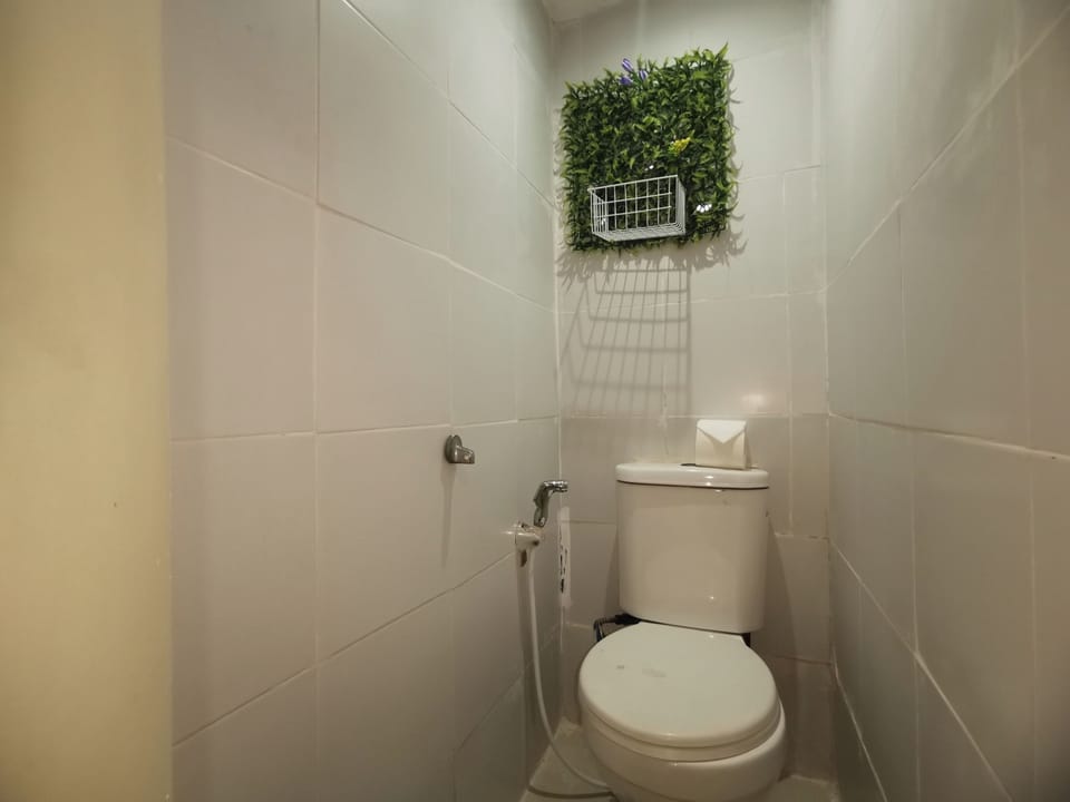 Superior Shared Dormitory, Mixed Dorm | Bathroom | Shower, free toiletries, hair dryer, towels
