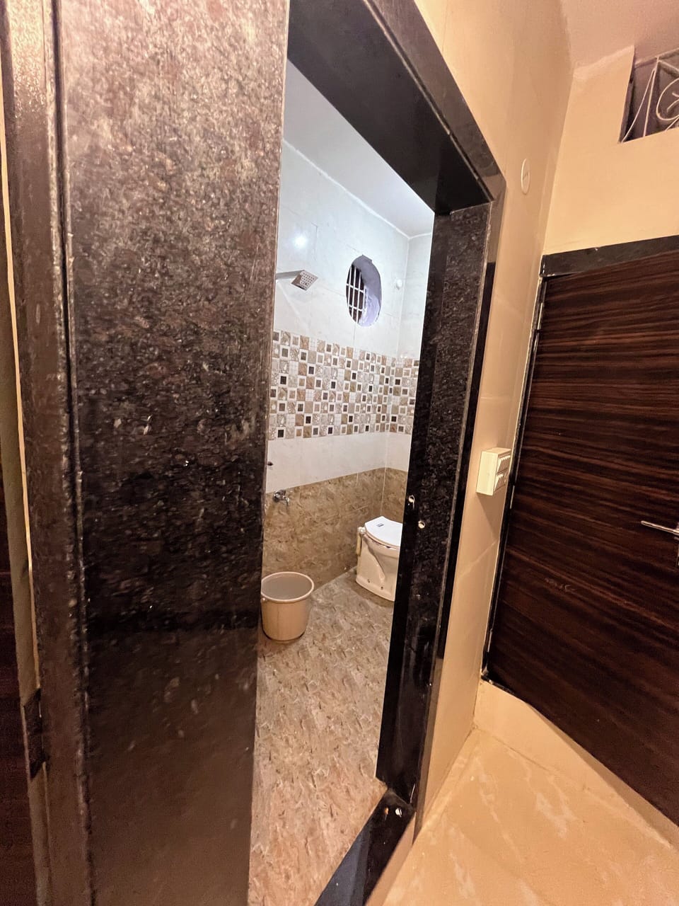 Deluxe Shared Dormitory | Bathroom | Free toiletries, soap, toilet paper