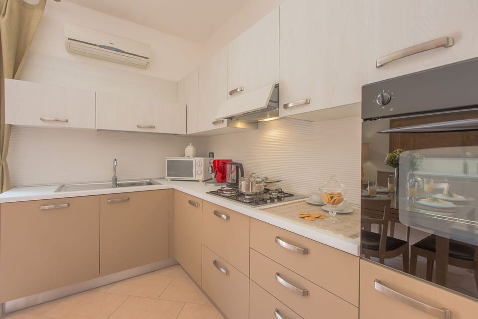 Kitchen, Kitchen Appliance, Countertop, Major Appliance, Wood, Cabinetry, Flooring, Interior Design, Kitchen Stove, Sink