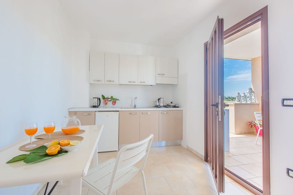 Flooring, Interior Design, Furniture, Floor, Apartment, Home, Chair, Ceiling, Kitchen & Dining Room Table, Wood Stain