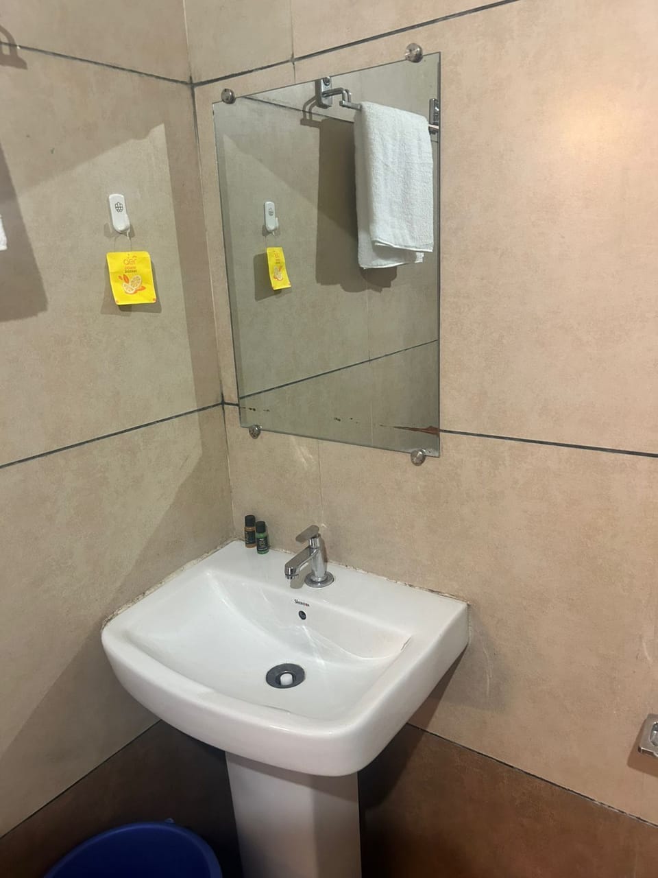Deluxe Double Room | Bathroom | Shower, free toiletries, towels, soap