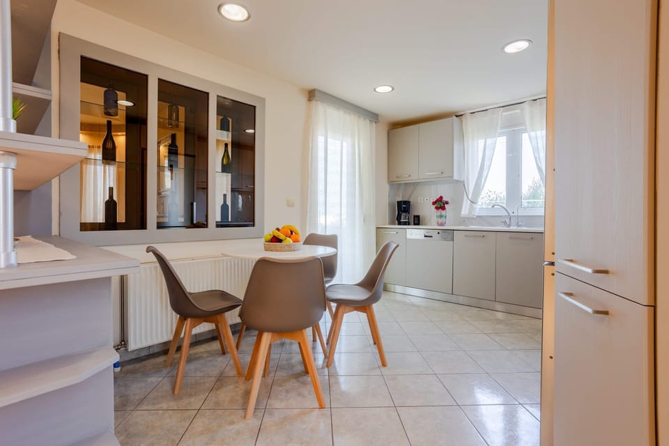 House | 4 bedrooms, Internet