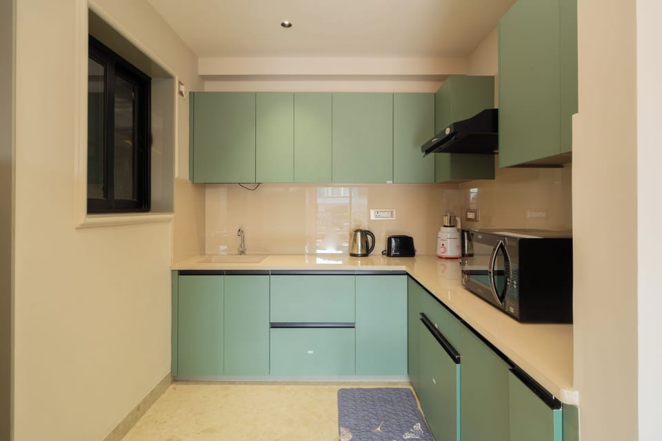 Apartment, 1 King Bed, Balcony, City View | Private kitchen