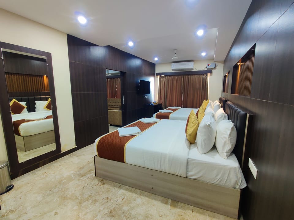 Elite Suite, Sea View | Desk, laptop workspace, free WiFi