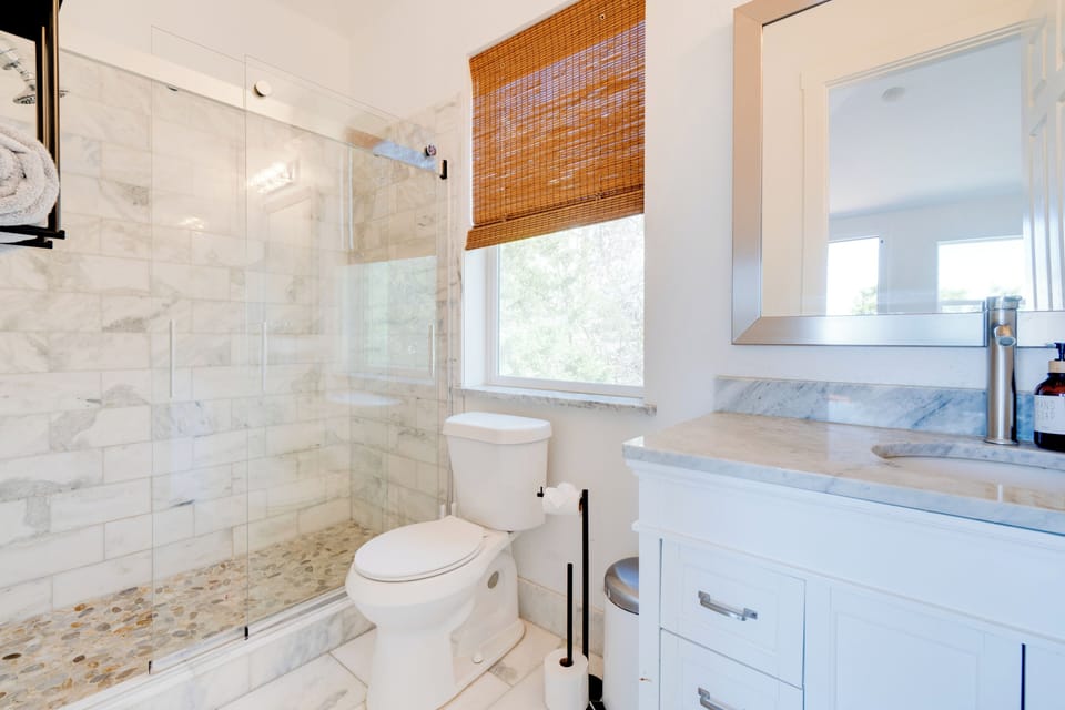 Stylish Apt Near Lake Travis w/ Entertainment Apartment in Lake Travis
