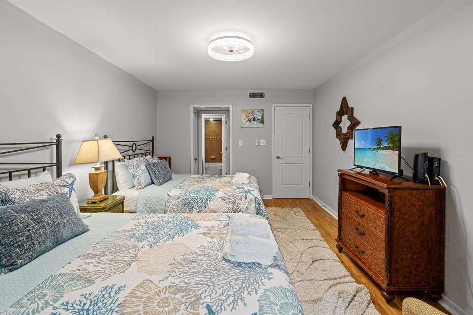 Queens in 2nd Bedroom