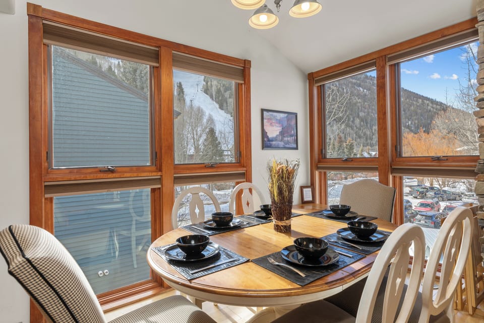 Dine with a View  - Telluride Lodge 338 - Vivid Vacation Rentals - Dine with a View  - Telluride Lodge 338 - Vivid Vacation Rentals