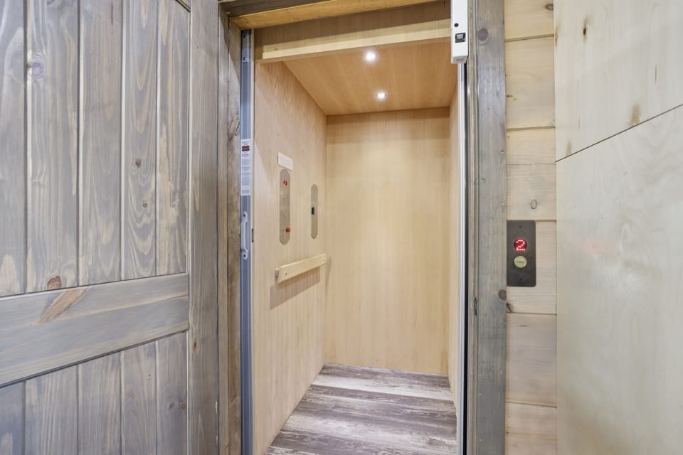 Cabin, 6 Bedrooms | Interior