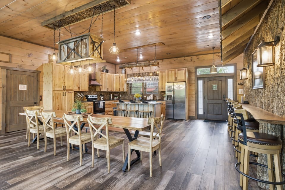 Cabin, 6 Bedrooms | Private kitchen | Fridge, oven, coffee/tea maker, toaster