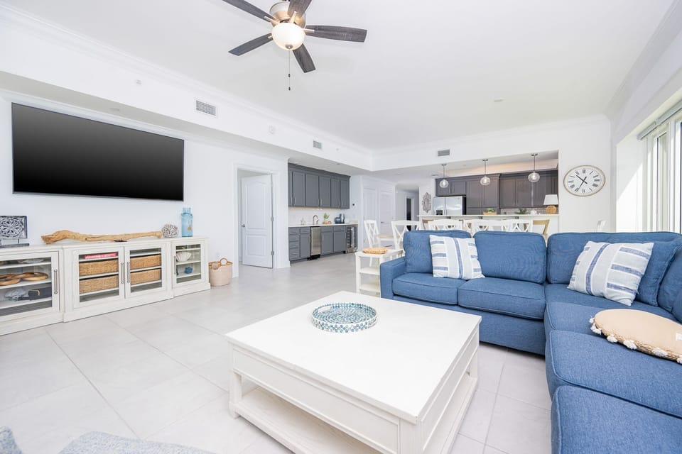 Condo, 4 Bedrooms | Living area
