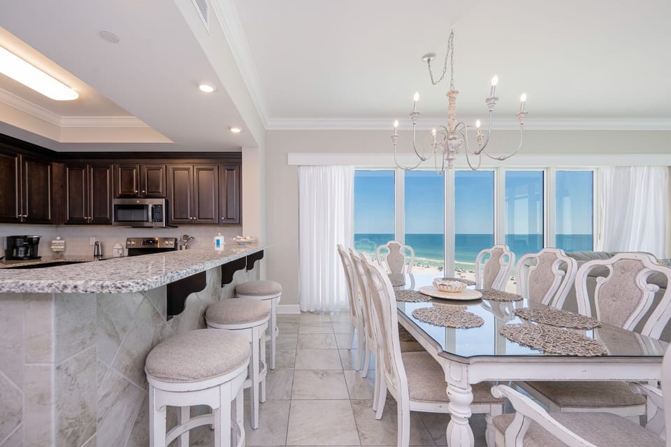 Condo, 4 Bedrooms | Dining