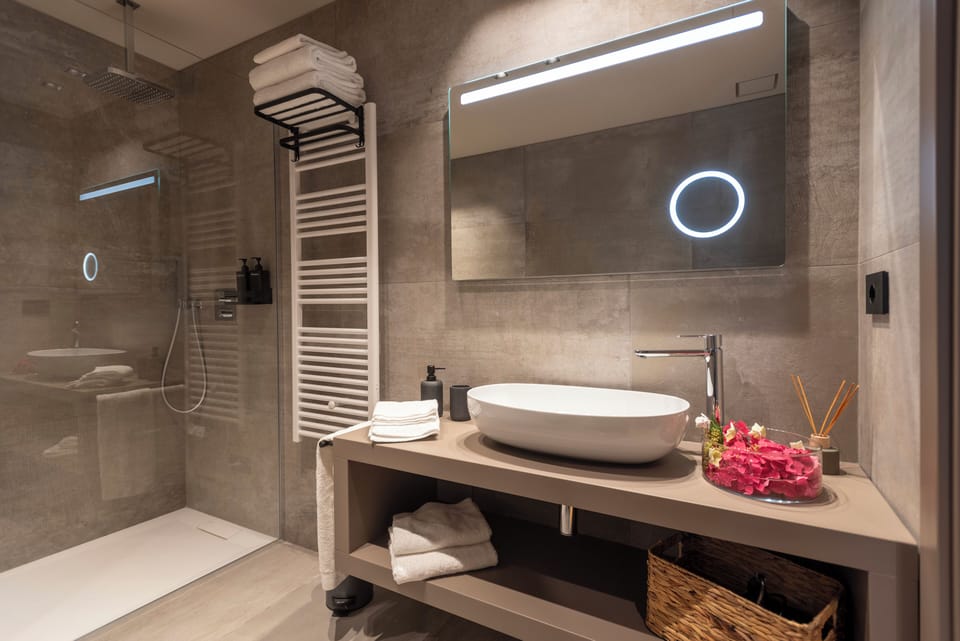 Junior Suite, Balcony, Vineyard View | Bathroom | Shower, hair dryer, bathrobes, towels