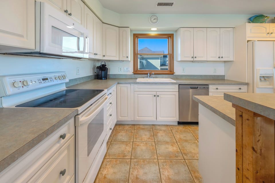 Surf or Sound Realty - 1220 - Horizons - Kitchen -2