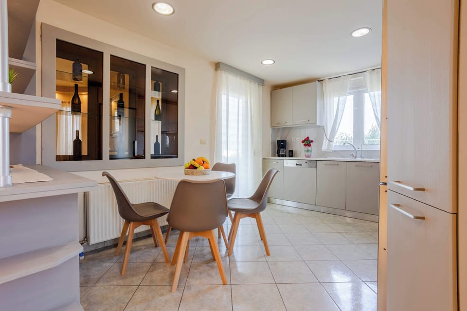 Dining space along with kitchen – Open-plan design combining dining and cooking areas for convenience.