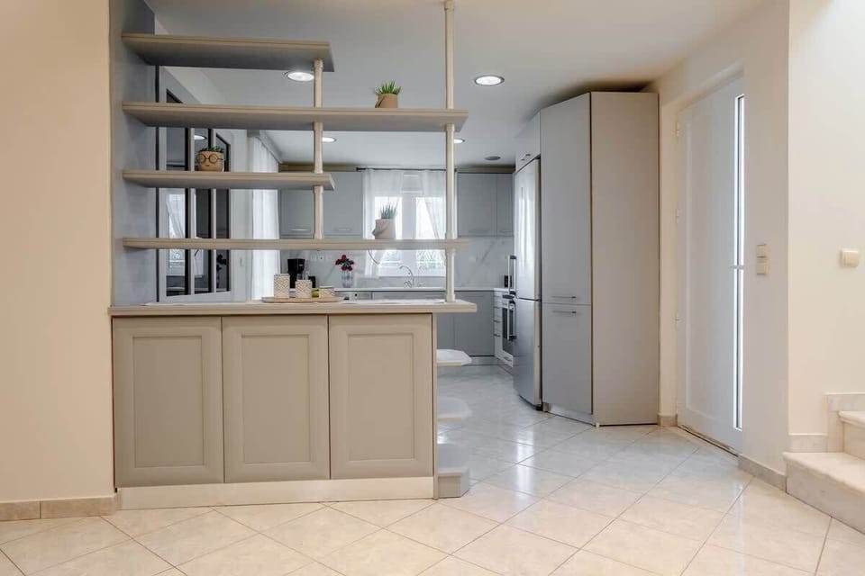 Fully equipped kitchen – Modern appliances, ample storage, and everything needed for home cooking.