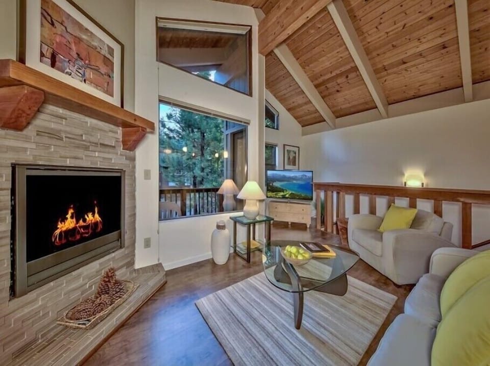 Living Room - Gas Fireplace