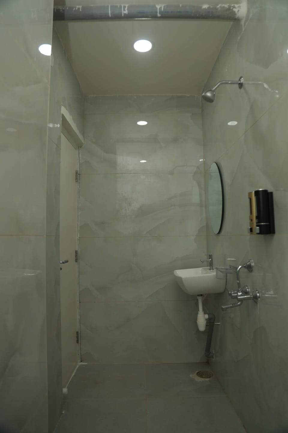 Shower, towels, soap, shampoo