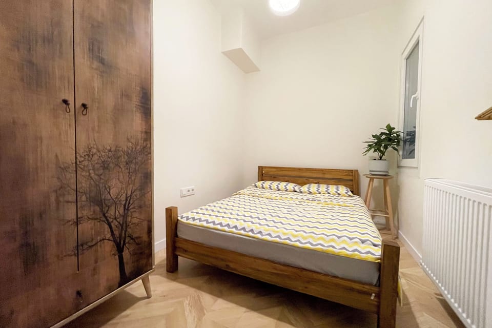 2 bedrooms, in-room safe, iron/ironing board, free WiFi