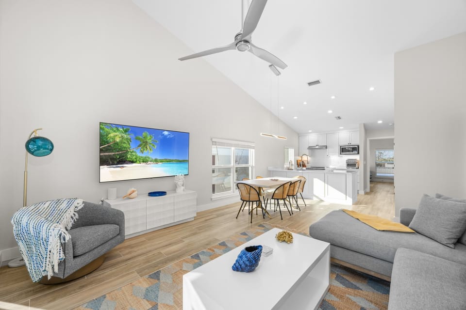 BlueGulf202LivingRoom(2)