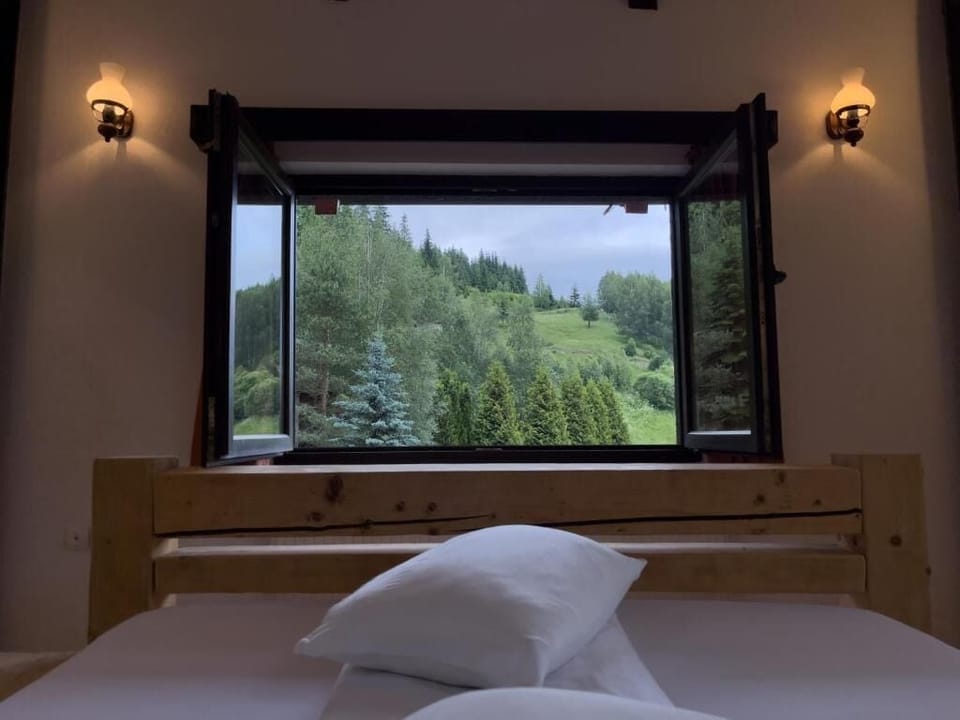 Comfort Quadruple Room, Mountain View | Free WiFi