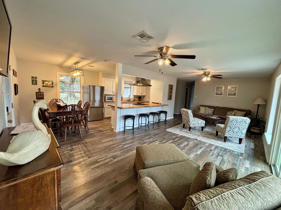 Plenty of room to cook, eat and enjoy each other. 
