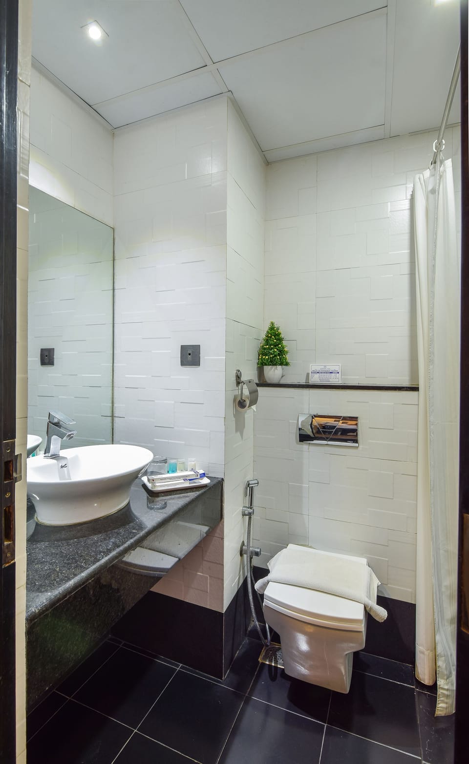 Shower, free toiletries, hair dryer, towels
