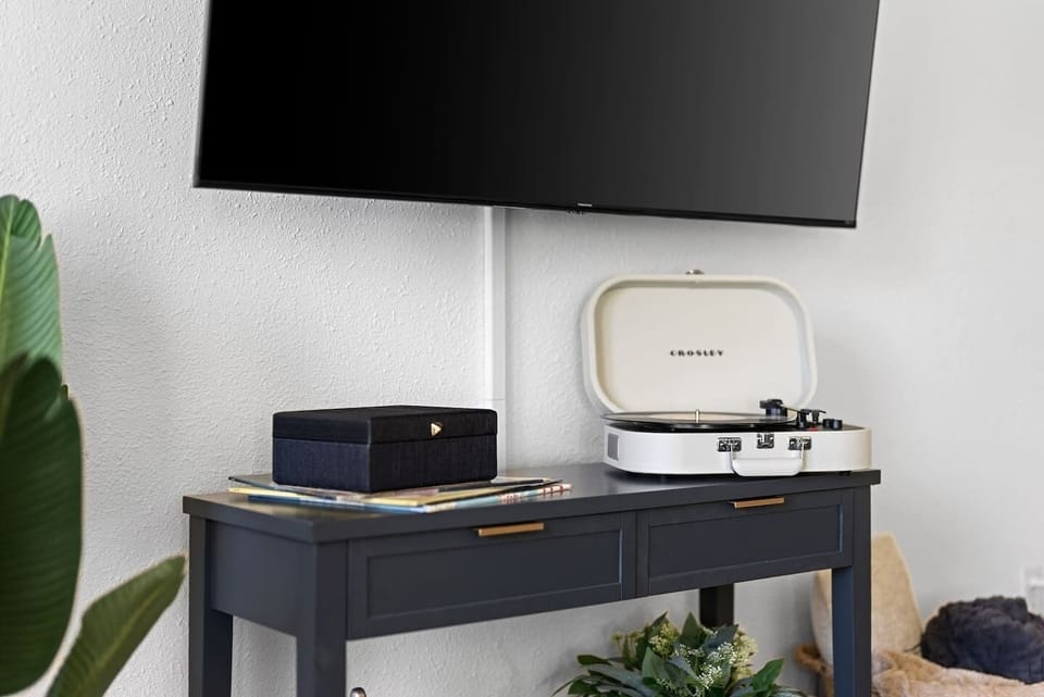 The perfect spot for movie nights, game nights, or quiet evenings. 🎬🎲