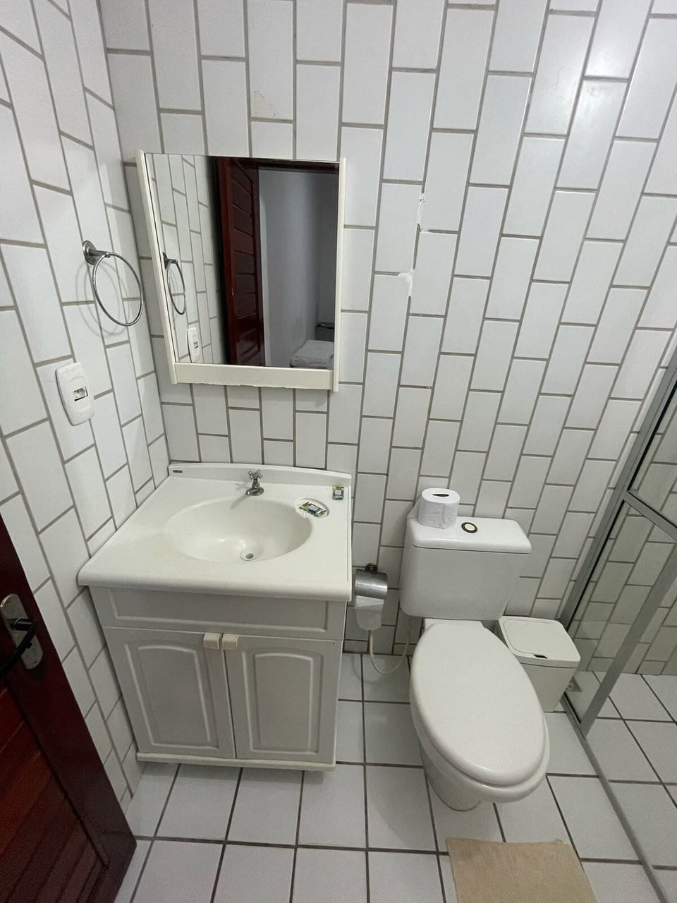 Executive Triple Room, Multiple Beds, Air conditioning | Bathroom | Shower, towels, soap