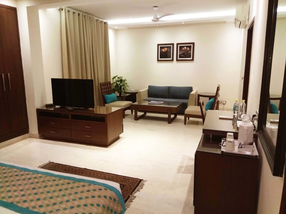 42-inch LCD TV with cable channels, TV