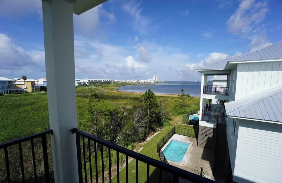 Near Little Lagoon Pier – perfect for fishing & biking