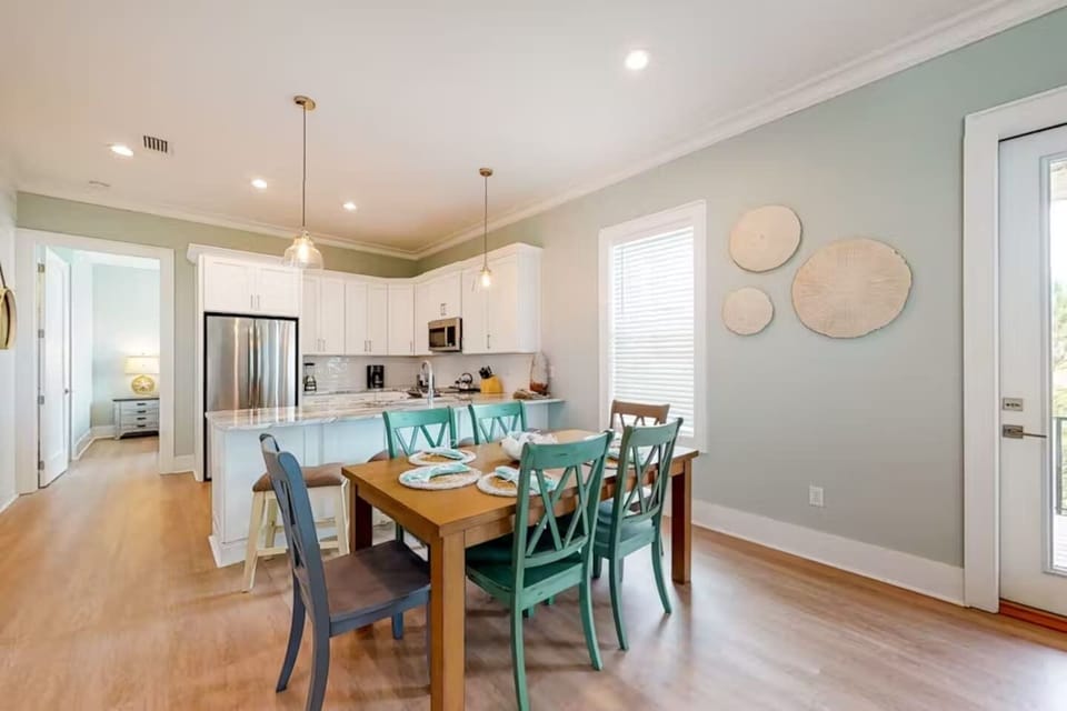 Spacious Dining Area