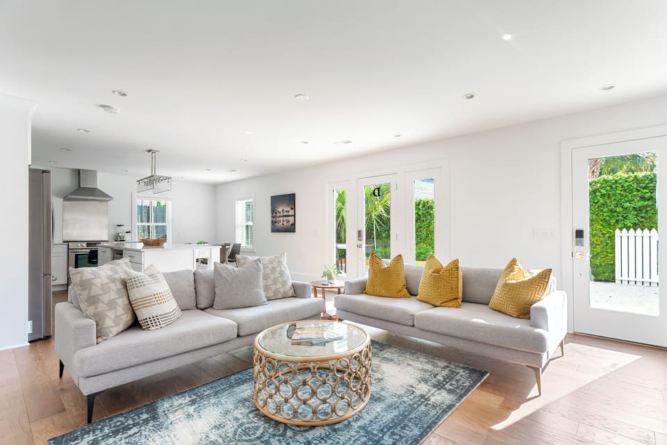 The Parthenon Suites | 2 Blocks to King St!