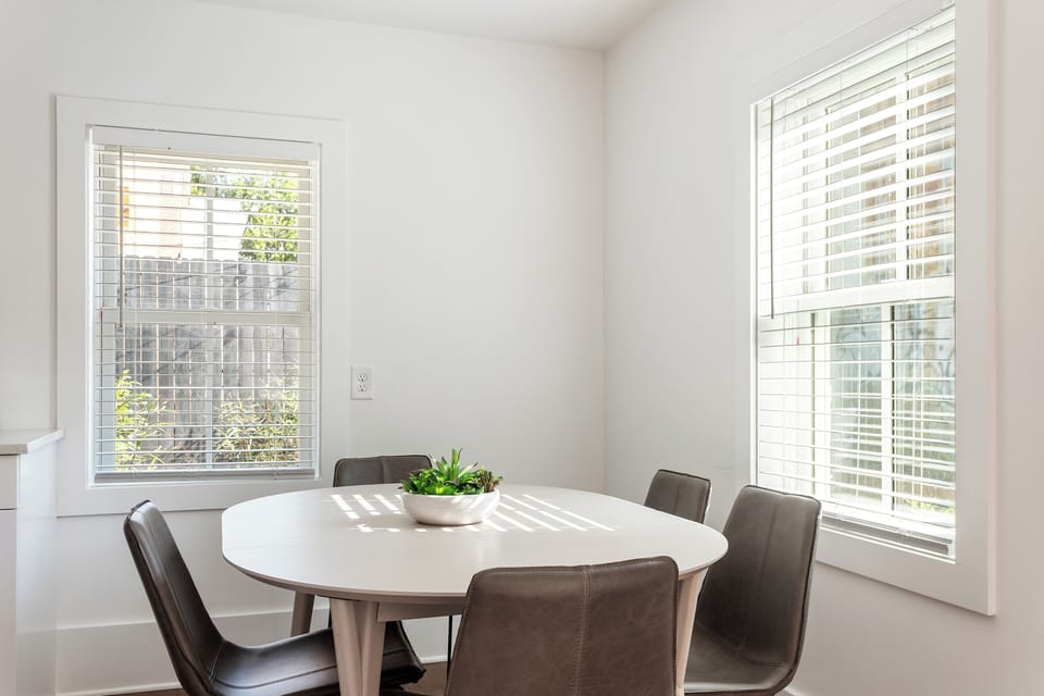 The Parthenon Suites | 2 Blocks to King St!