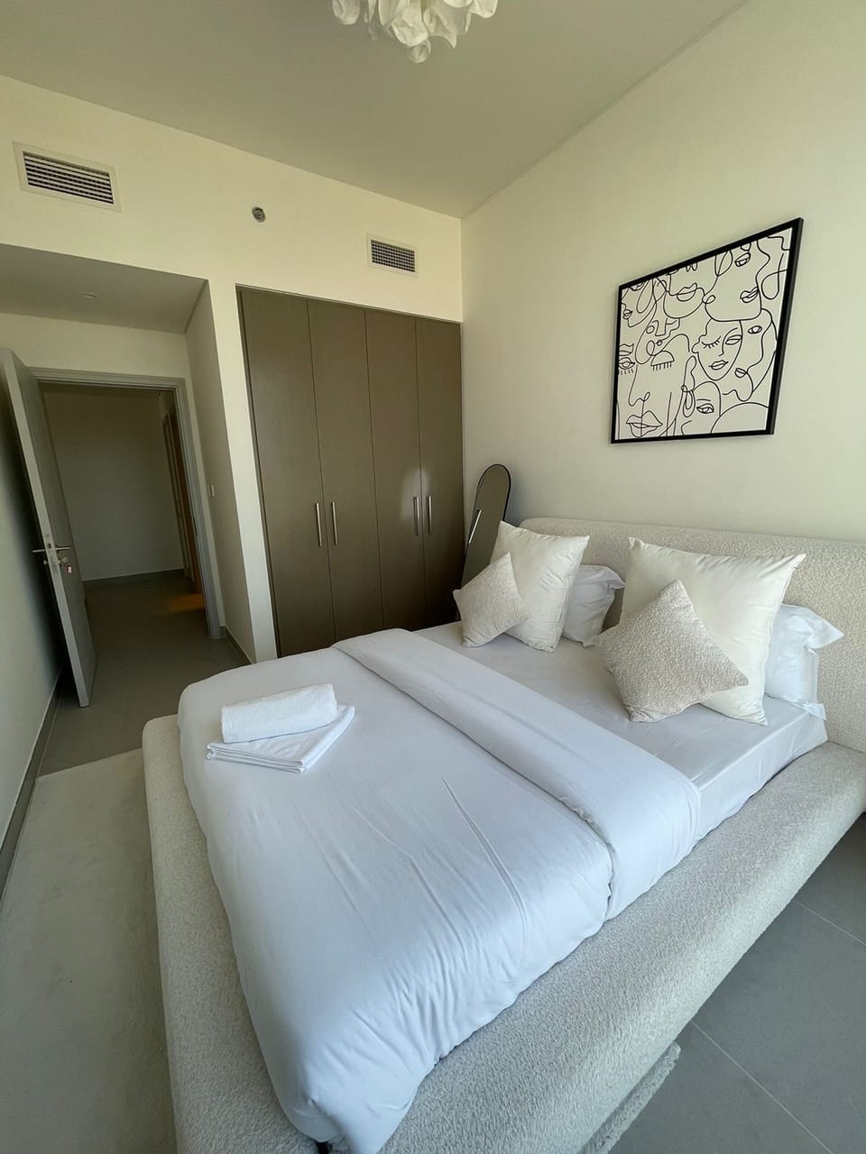 2 bedrooms, in-room safe, iron/ironing board, free WiFi