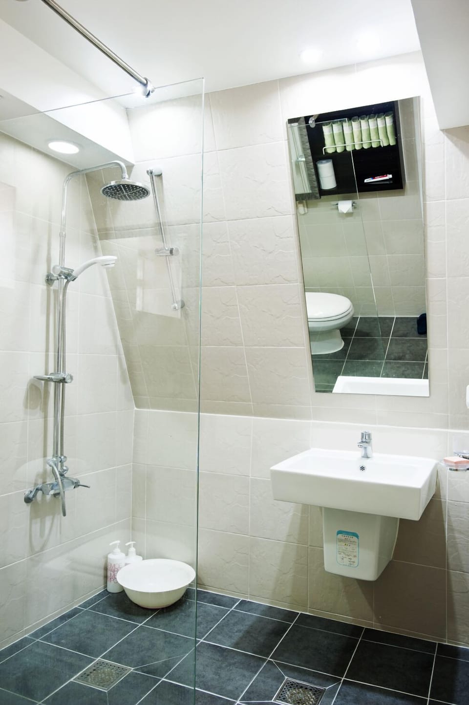 Family Room | Bathroom | Shower, hair dryer, slippers, towels