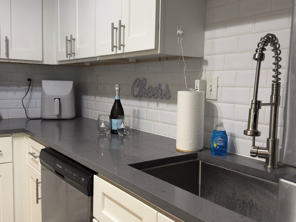 Full kitchen 
