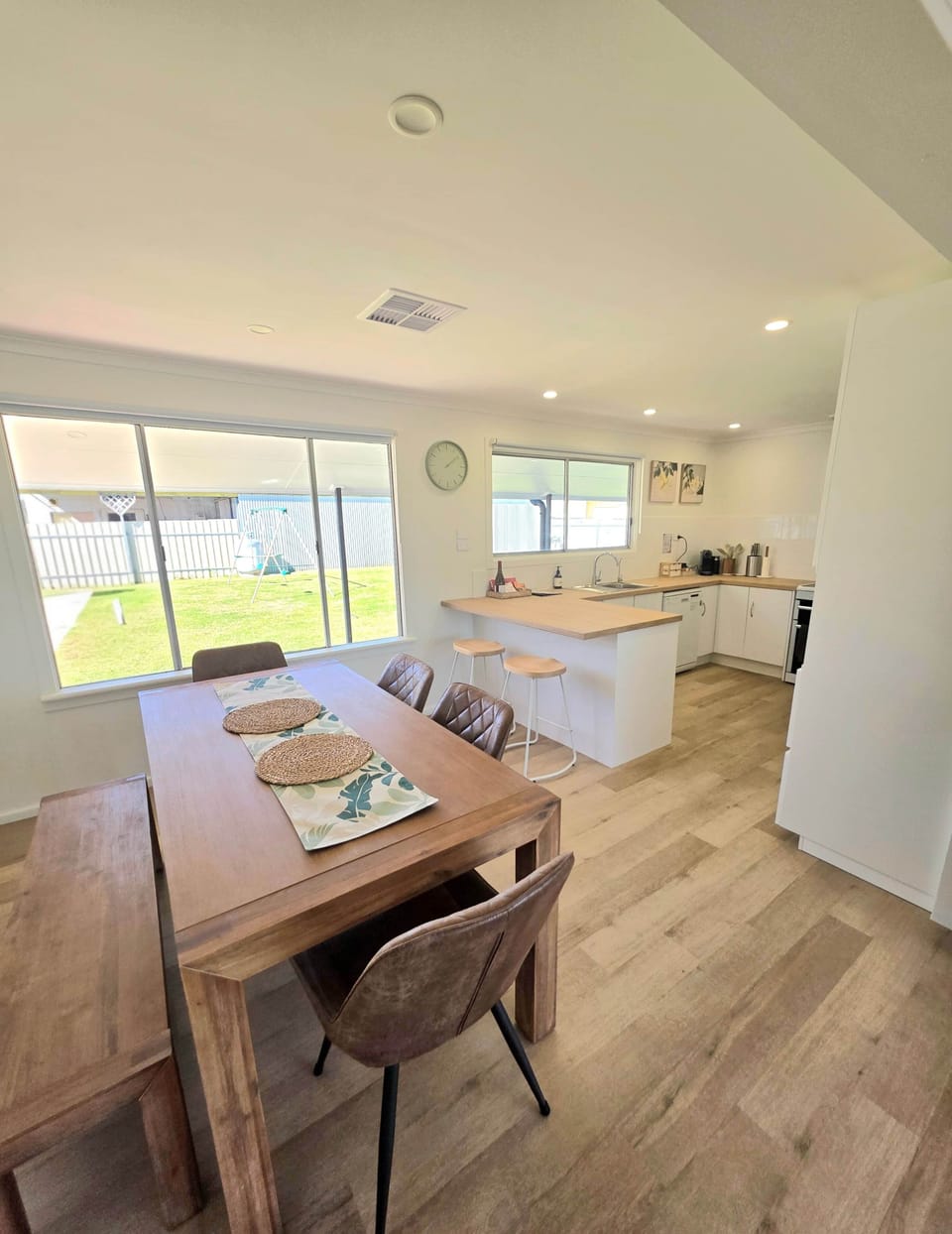 Dining & Full Kitchen