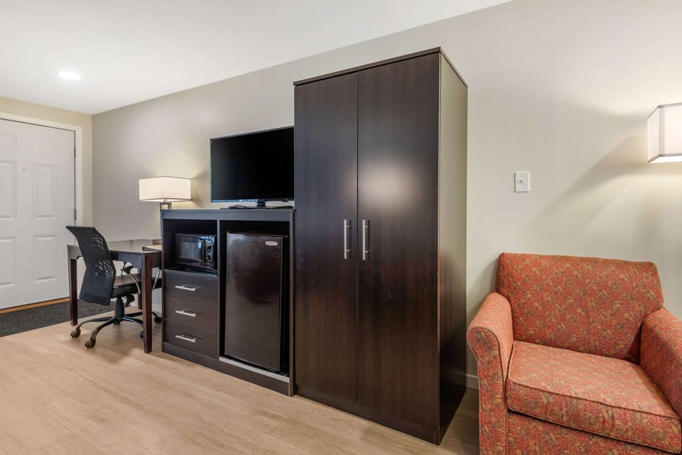 Room, 2 Queen Beds, Non Smoking Exterior Corridor(Pet Friendly) | Premium bedding, desk, laptop workspace, blackout drapes