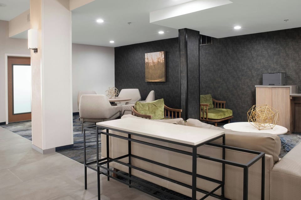 Lobby lounge