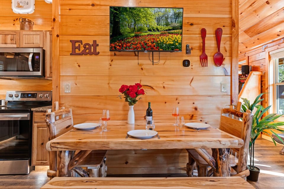 Meals taste better with views like this.