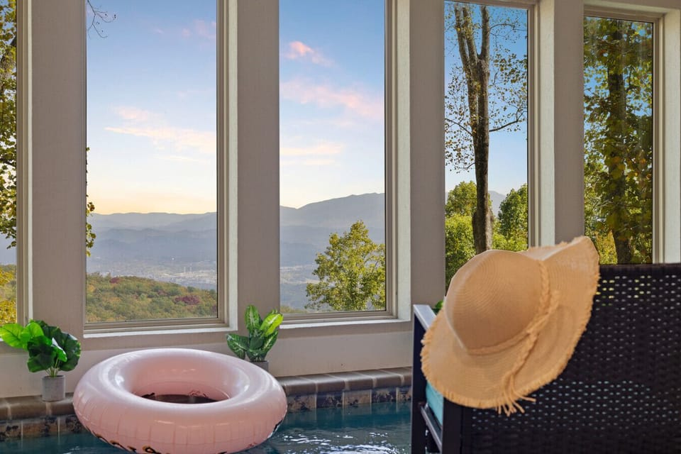 Cabin 2: Private heated pool.