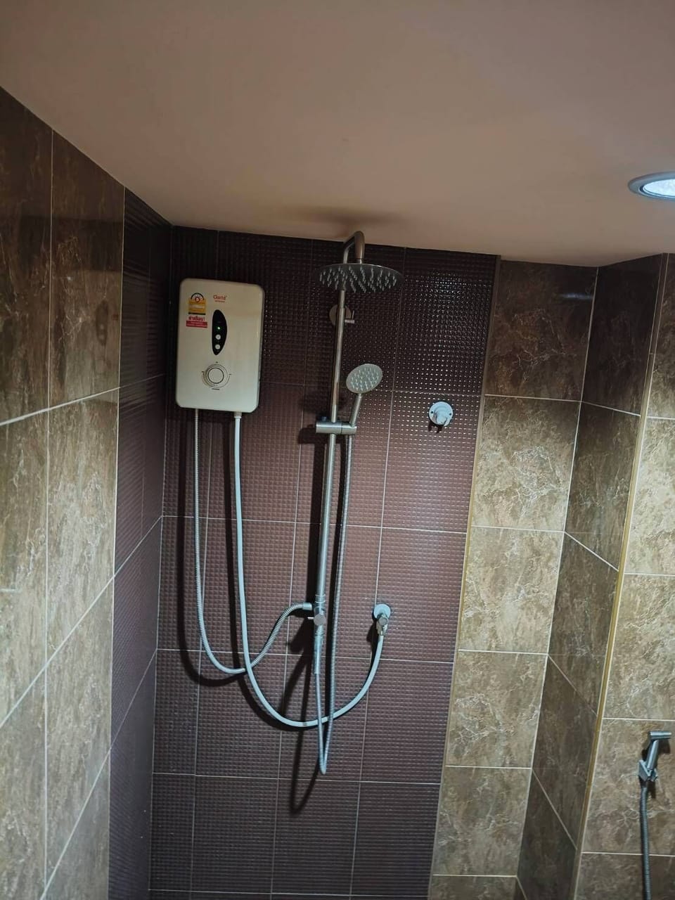 Classic Quadruple Room | Bathroom | Soap, toilet paper
