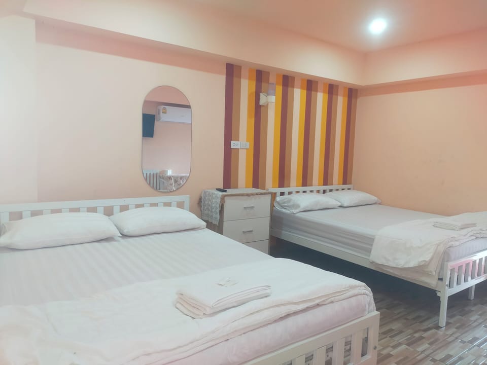 Classic Quadruple Room | Desk, laptop workspace, free WiFi, bed sheets