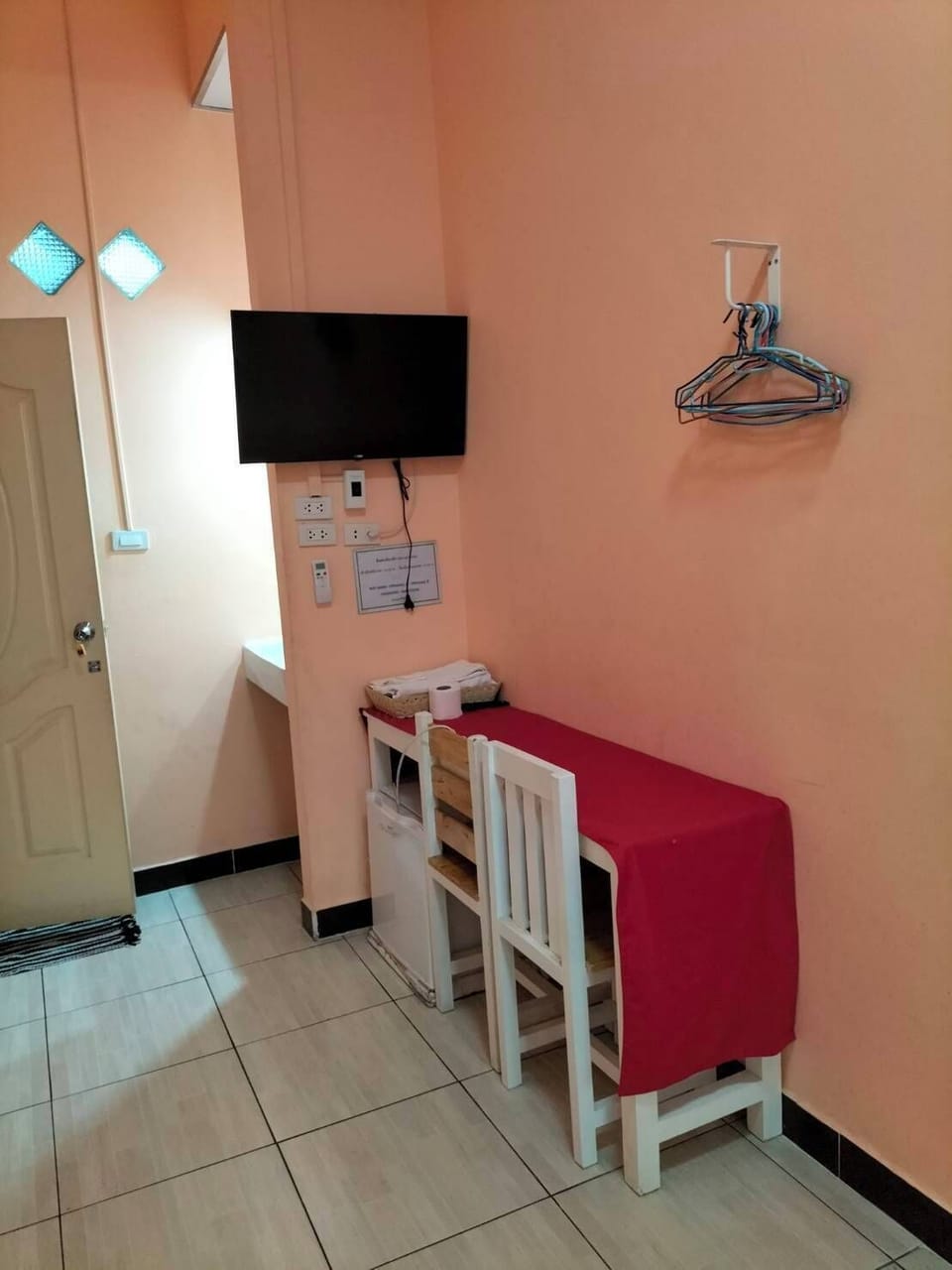 Economy Double or Twin Room | Desk, laptop workspace, free WiFi, bed sheets