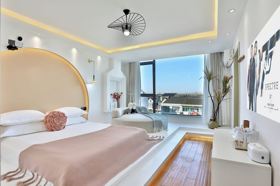 Classic Double Room | Down comforters, individually decorated, desk, laptop workspace