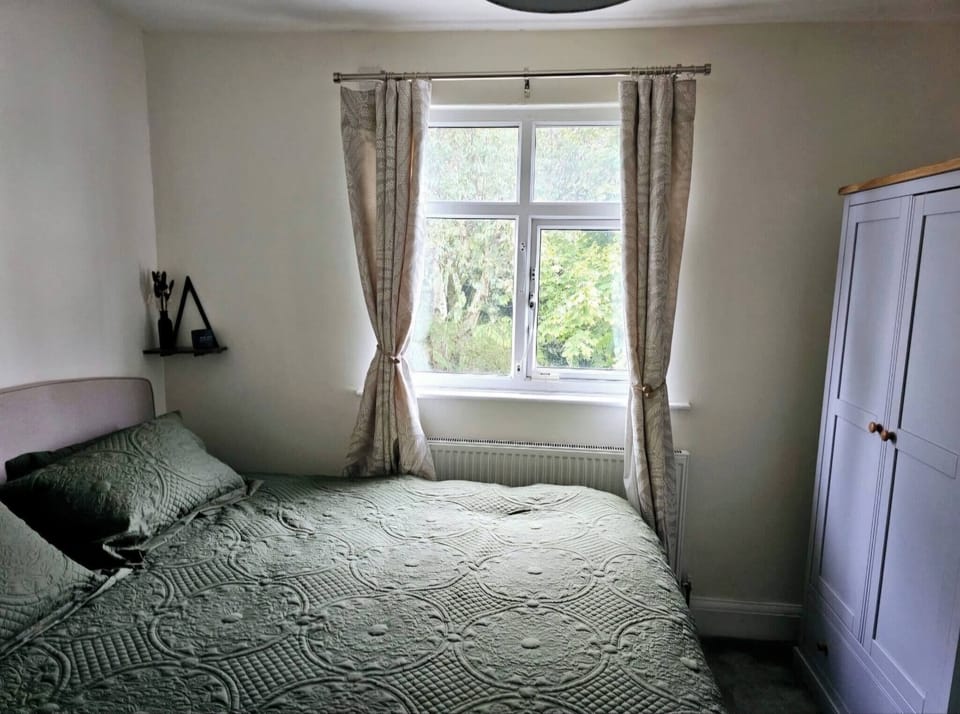 The Sweetbriar Cottage3 Bedroom House in Leeds House in Leeds