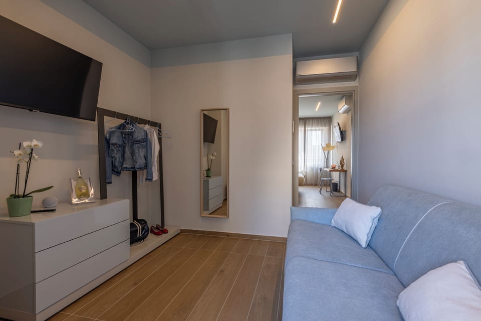 Panoramic Suite, Sea View | Living area | 42-inch Smart TV with satellite channels
