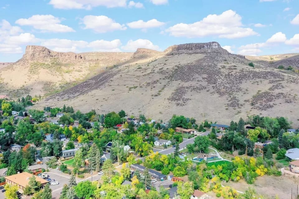 These mountain views are visible from your bedroom and living room! You're minutes away from hundreds of trails and breathtaking views, and you're not even in the mountains, yet!
