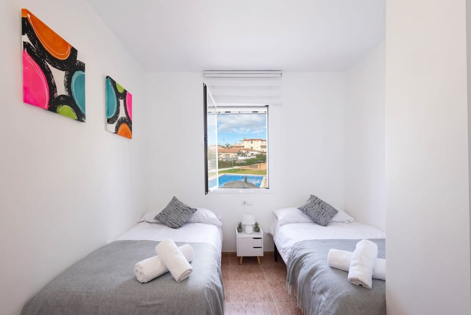 3 bedrooms, bed sheets
