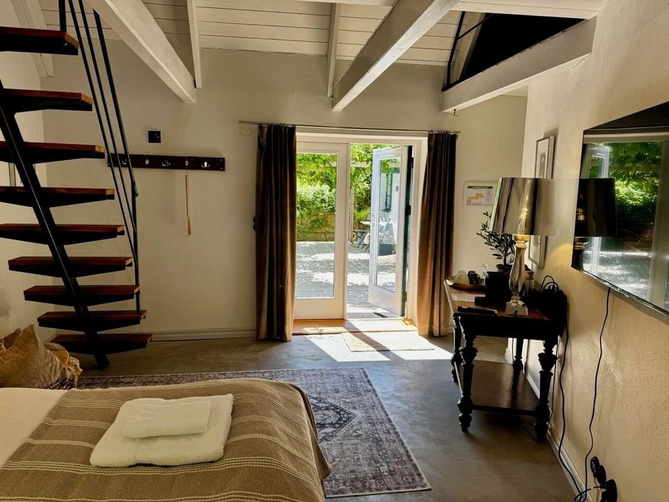 Superior Double Room, Courtyard View, Malin | Premium bedding, in-room safe, blackout drapes, iron/ironing board